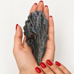 Cianita Negra Bruta (Vassoura de Bruxa) 88  a 258 g -Pedra Natural de Proteção Energética | Limpeza Espiritual e Chakras