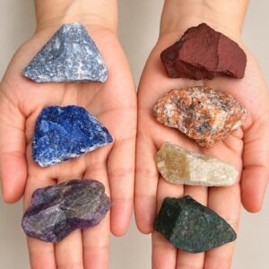 Kit 7 Chakras Pedras Naturais Brutas P M G | Cristais Naturais Reiki Meditação Equilíbrio Energético