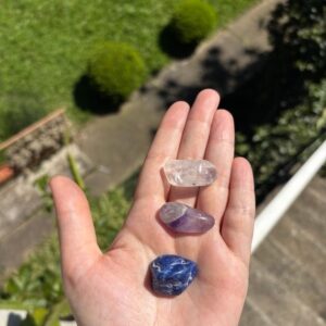 Kit 3 Pedras Naturais Intuição e Conexão Espiritual Ametista Chevron Sodalita Quartzo Transparente