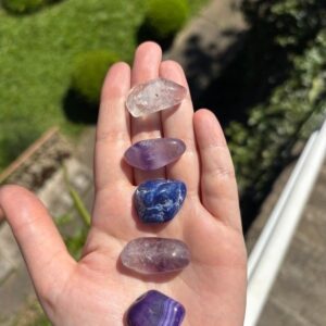 Kit 5 Pedras Naturais Intuição e Conexão Espiritual Ametista Chevron Sodalita Ágata Roxa Quartzo