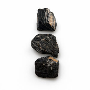 Kit 3 Pedras Turmalina Negra Bruta Grandes | 35 a 50 mm – proteção, aterramento e limpeza energética