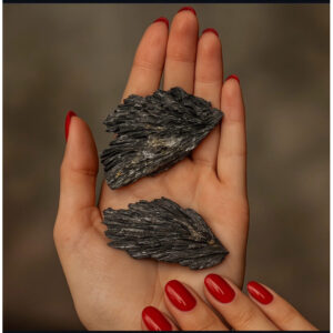 Cianita Negra Bruta (Vassoura de Bruxa) Pedra Natural de Proteção Energética | Limpeza Espiritual e Chakras